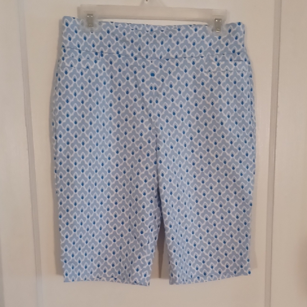 Kim Rogers Blue and White Bermuda Shorts with Geometric Pattern